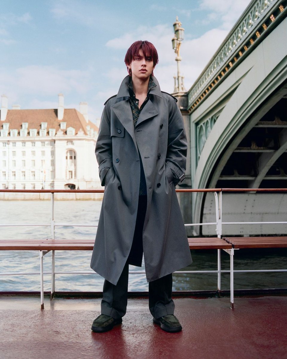 L'Officiel Japan tweet media