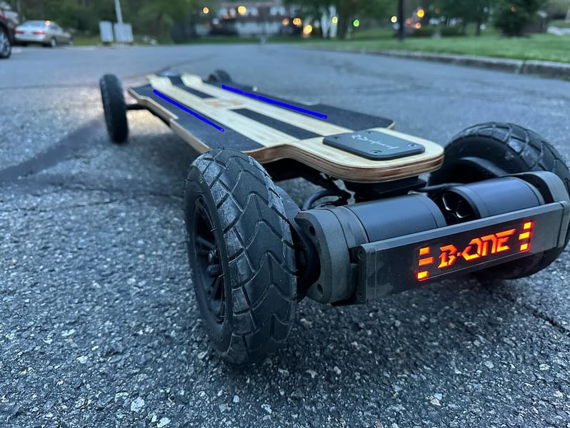 boneeboard's tweet photo. B-ONE Titan Bamboo electric skateboard
Long range, fast top speed, powerful motor, front headlight, taillight, deck light. your perfect board
#electricskateboard
#blackfriday2024
#boneeboard
#TitanBamboo
#skateboarding https://t.co/vW9rUyurh3