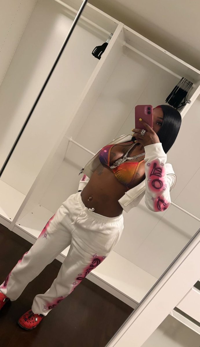 SexyyRed314_'s tweet photo. 💋💋 https://t.co/ZTXz2zvyCS
