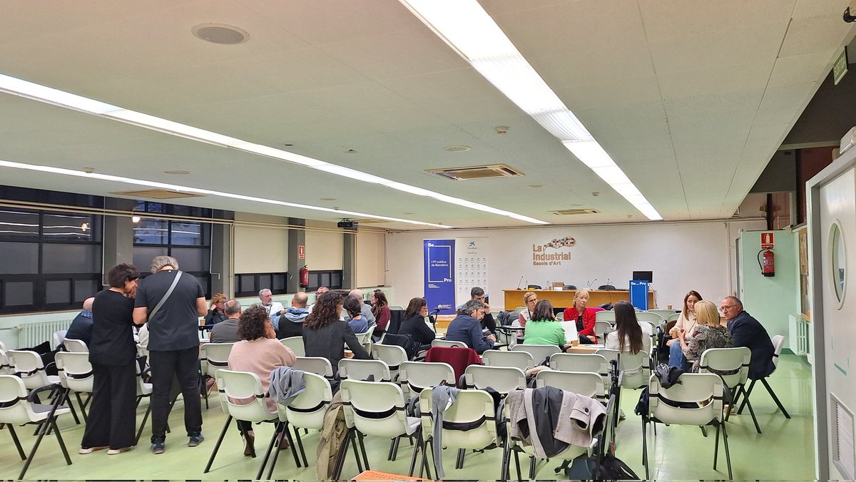 <a href="/consorciedubcn/">Consorci d'Educació</a> <a href="/EscoladArtLaIn1/">Escola d'Art La Industrial</a> <a href="/EdTbarcelona/">EscoladelTreball BCN</a> <a href="/fundaciobcnfp/">Fundació BCN FP</a> <a href="/ConstructorsBCN/">Gremi de la Construcció de Barcelona</a> <a href="/fpdualceb/">FP Dual BCN</a> <a href="/fpcatalunya/">FP Catalunya</a> <a href="/fpdualCAT/">FP dual Catalunya</a> <a href="/educaciocat/">Educació</a> <a href="/caixabank/">CaixaBank</a> Un plaer col•laborar en construir ponts empreses-centres. 
Cal formar + professionals i la societat ha de valorar + els oficis! 
 <a href="/ConstructorsBCN/">Gremi de la Construcció de Barcelona</a> <a href="/iperezarnal/">Ignasi Pérez Arnal</a>