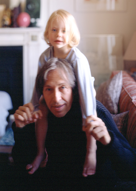 stephanlarnakos's tweet photo. 🧐Désirez-vous connaître l’intensité des passions   impossibles?🤔Une seule solution: éprenez-vous d’un(e) enfant.😬» Pascal Bruckner, Alain Finkielkraut, Au coin de la rue, l’aventure, Seuil, 1979, p. 91.
Mais What the fuck !!! 👀J'ai bien lu ou quoi !
Bandes de dégénérés ! https://t.co/7VqKhY5IiE