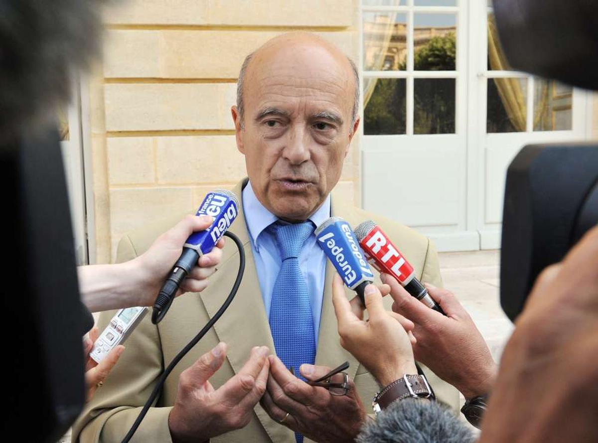 Personne ne s'est levé pour contester la décision de justice quand Alain Juppé a été condamné à cette même peine d'inéligibilité alors que les Français, selon les sondages, voulaient qu'ils devienne président de la République.
Il est vrai que les réseaux sociaux et les télés