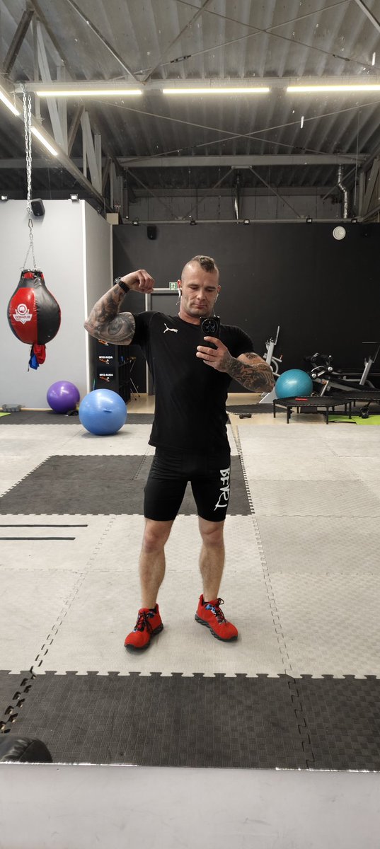 Opory, które przełamujesz fizycznie na siłowni, oraz opory, z którymi walczysz w życiu, mogą jedynie zbudować silny charakter.💪💪💪😀😁💥 #sexy #dcgr #dlaciebie #boys #fyp #fit #fitness #fittok #nevergiveup #workout #abs #bodybuilding #bodypositivity #gym #sexyboy