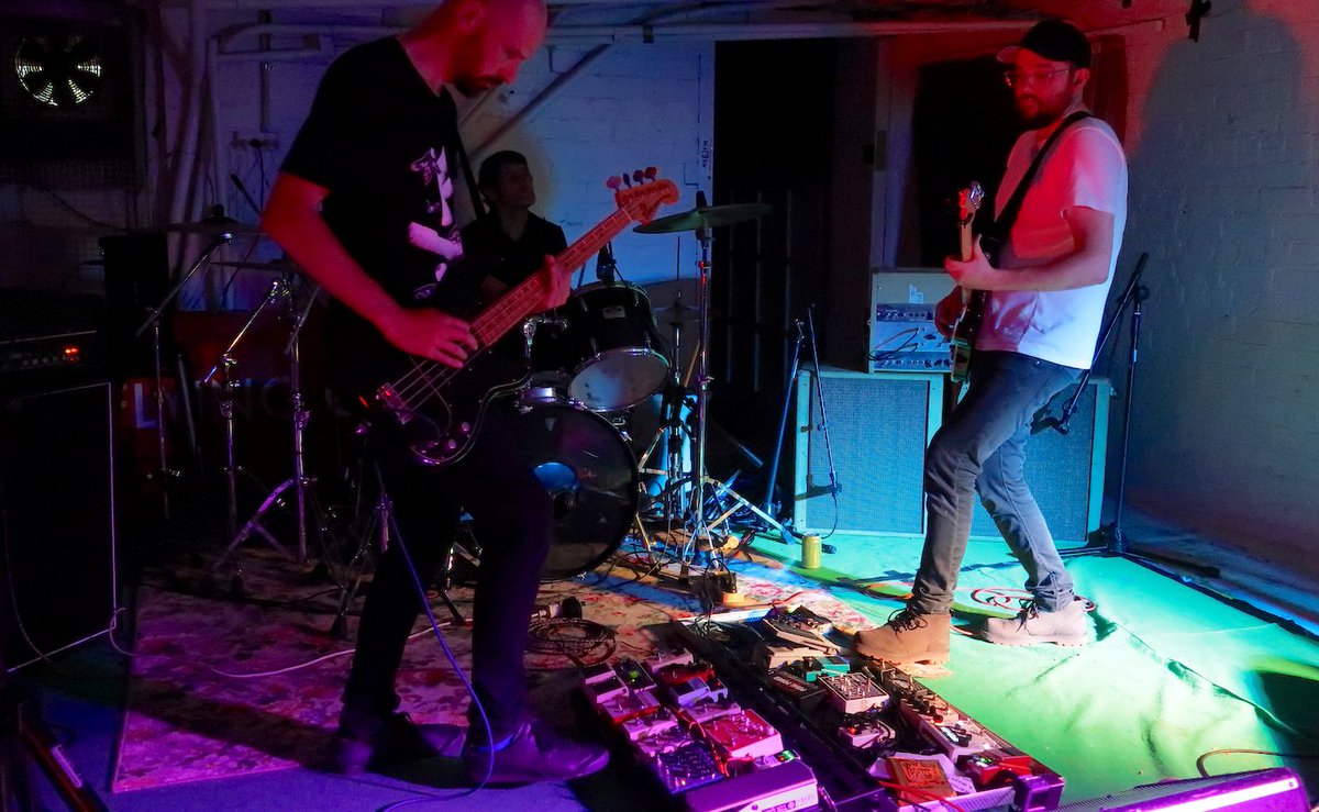 Good to see <a href="/kerretta/">Kerretta</a> at <a href="/FlyingOutMusic/">Flying Out</a> this evening . . .  #moltencore