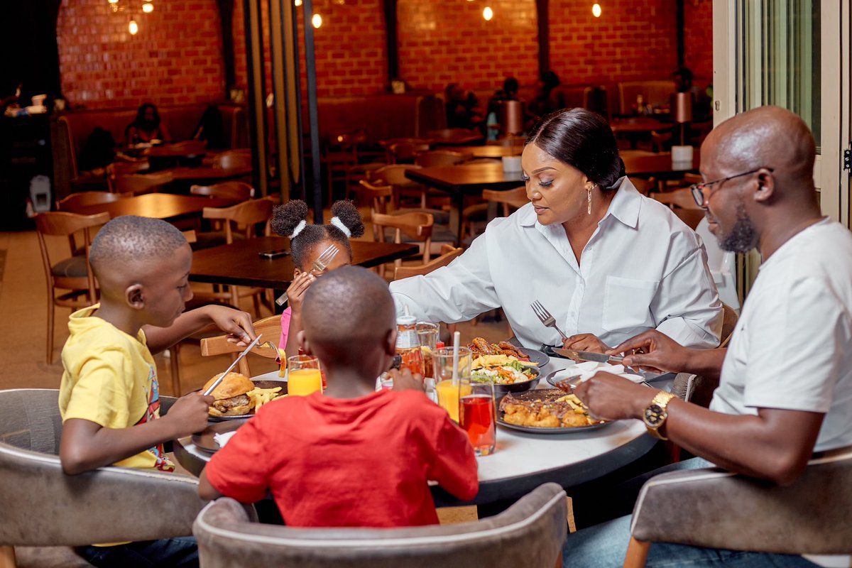 muggbeanmanda's tweet photo. At Mugg &amp; Bean, we’ve crafted the perfect calm atmosphere for you to enjoy quality family time. Whether it’s breakfast, lunch or dinner, we’ve got everything to make your meals memorable. 🖤 https://t.co/hqdMV0eQUR