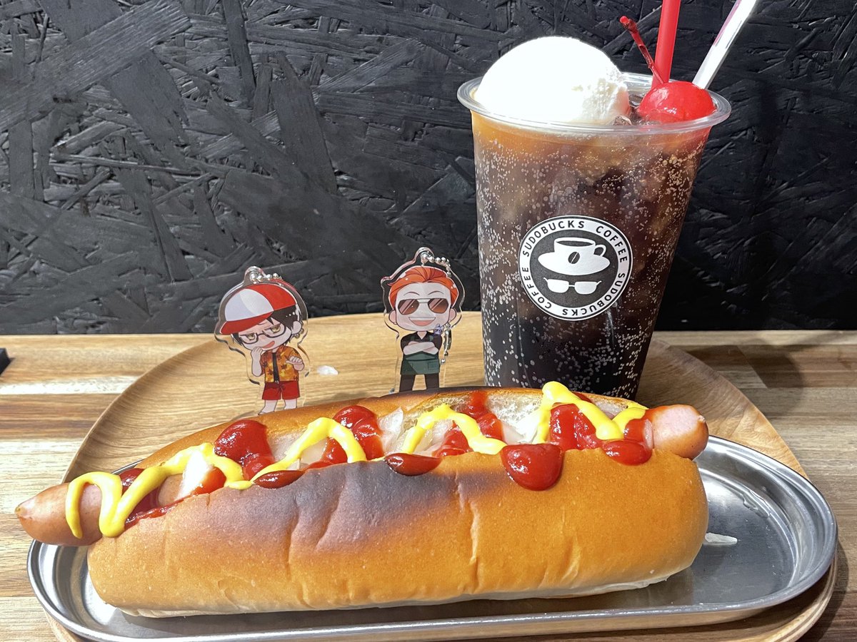 inc_cat7's tweet photo. ホットドッグが超絶美味しい!
玉ねぎシャキシャキで思ってたより大きくてパンも焼いてあって最高に美味しい
コーラフロートはアイスとコーラの接してる部分がシャリシャリして本当に最高of最高
アクスタがこの2人だったの運命かもしれないなと思った
#SmBCafe
#ストグラ街歩きin中野 https://t.co/ciQtTY25y3