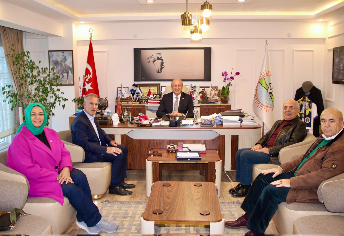 İstanbul'daki Sinopluların buluşmasına şahitlik etmesi için Sinop Belediye Başkanı sayın Metin Gürbüz'ü 21-24 Kasım tarihleri arasındaki Kültür Buluşmalarına davet ettik.
Belediye Başkanımıza misafirperverliğinden dolayı teşekkür ederiz. <a href="/metingurbuz_57/">METİN GÜRBÜZ</a> <a href="/sinopbel/">Sinop Belediyesi</a>