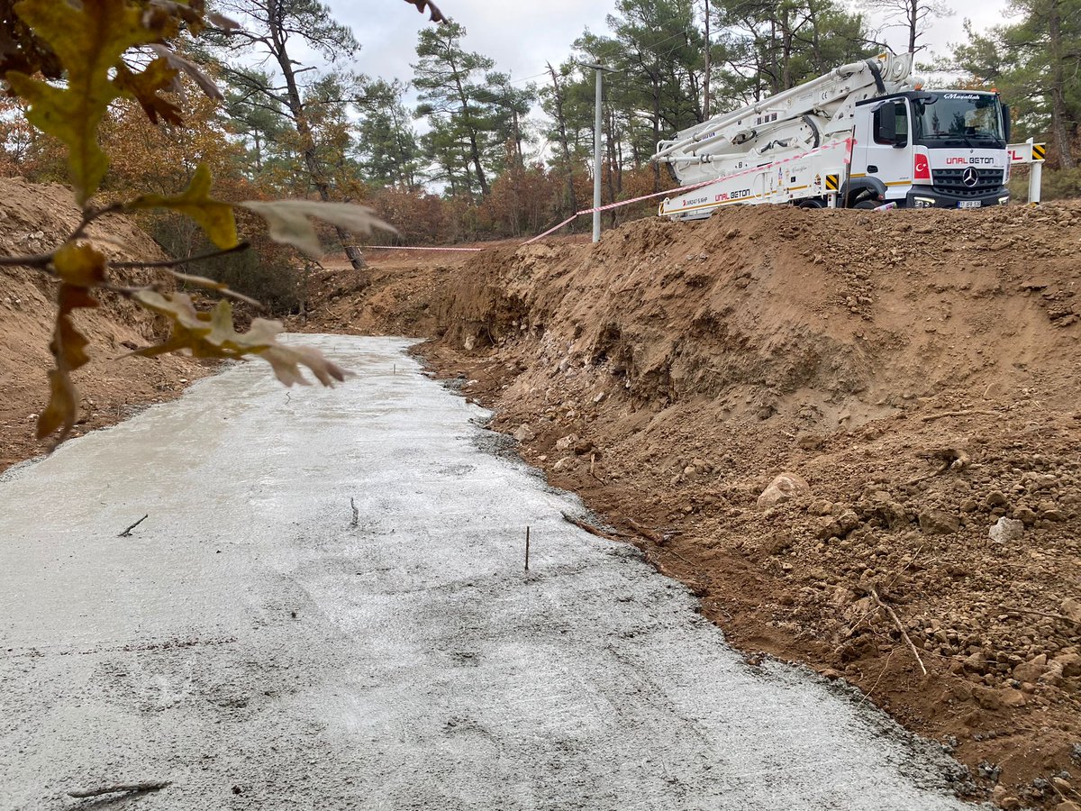 Cengiz Holding, halkın tüm itirazlarına rağmen Kazdağları'na işkence etmeye devam ediyor. 2 hafta önce orman olan alana dün beton döktüler.
Mafya gibi yaşam alanımıza el koyan bu şirketi durdurun! 
Siz Cengiz Holding'in değil bu halkın kurumlarısınız! <a href="/csbgovtr/">T.C. Çevre, Şehircilik ve İklim Dğş. Bakanlığı</a> <a href="/OGMgovtr/">Orman Genel Müdürlüğü</a> <a href="/TCTarim/">T.C. Tarım ve Orman Bakanlığı</a>