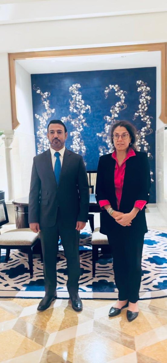 اكد سعادة محمد علي الشامسي سفير الدولة لدى ليبياً خلال اجتماعه بالعاصمة تونس ، مع السيدة ستيفاني خوري القائمة بأعمال رئيس بعثة الامم المتحدة للدعم في ليبيا ، على دعم وتأييد جهود ومبادرات بعثة الامم المتحدة في ليبيا ، كما ناقشا الأوضاع الراهنة ومستجدات العملية السياسية في ليبيا.