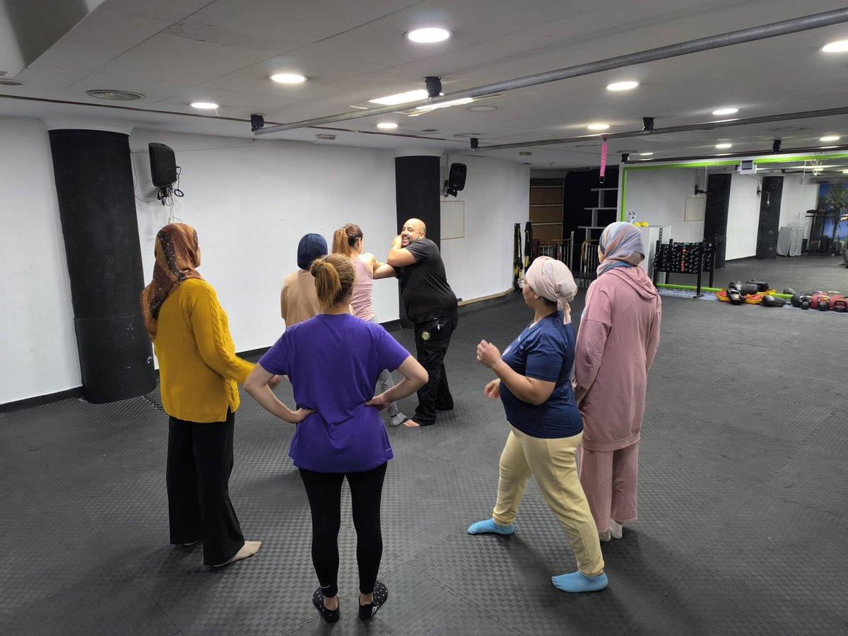 Sentimos un gran #OrgulloSUP por nuestro afiliado de <a href="/supmelilla/">SUPMELILLA</a> el subinspector Jorge Martínez que está impartiendo en #Melilla de manera desinteresada unas Jornadas de #DefensaPersonalFemenina
Di no ante la #ViolenciaDeGénero
#SupConLasVíctimas