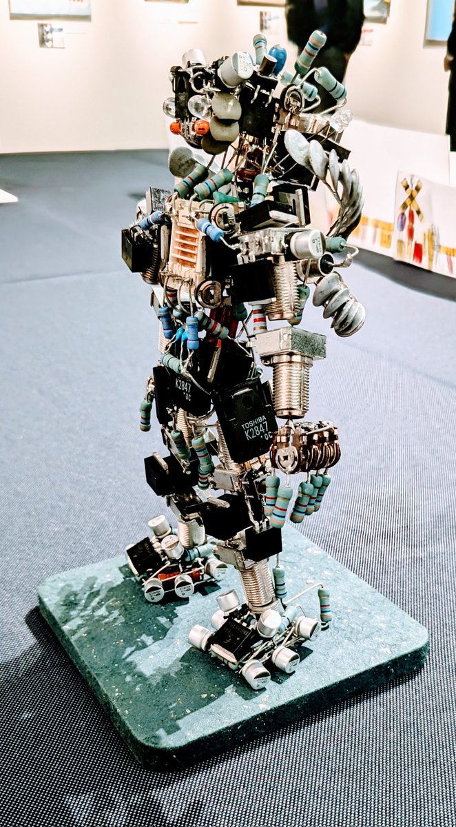 RO_ART_77mu's tweet photo. 先日、かつしか若手アートコンペティション2024で、立体作品の部　奨励賞を授賞いたしました。

審査員の方々に感謝し、これからも、「ロボット」と「あーと」を融合した作品を制作していけるように、がんばります✨ https://t.co/ToGL1J4elO