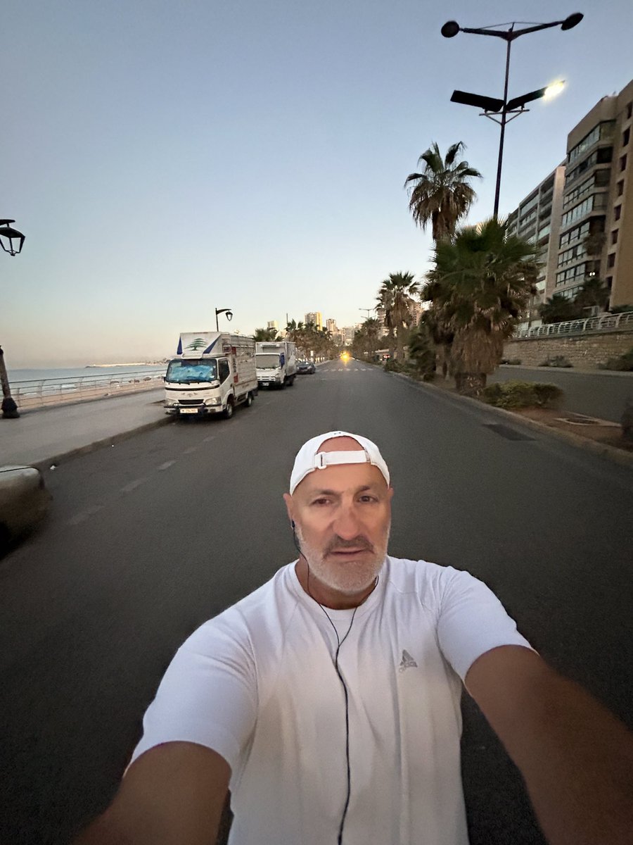 awehbe's tweet photo. 5:30 صباحاً. صباح هادئ لا يقطعه إلا صوت خطواتي. صدى لحن فيروز يتردد في الشوارع الفارغة، فيلهمني على الاستمرار، حتى في خضم القصف القريب. #تحفيز #إرادة #لبنان https://t.co/TIlw4BvfHH