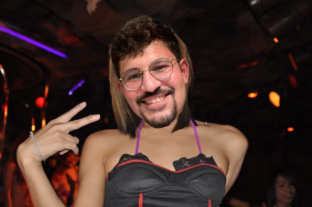 Can't believe <a href="/kingloui/"></a> doxxed himself like this in Thailand. 
<a href="/monad_xyz/">Monad</a> mentioning T-something
<a href="/monad_starter/">MonadStarter</a> <a href="/mopo_xyz/">Mopo</a>  what now