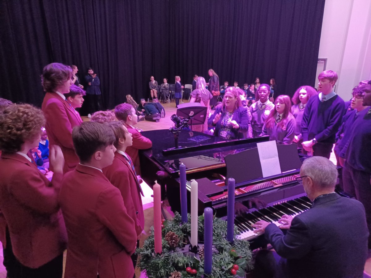 DseSfx's tweet image. Sounding good for the @StJosephCMAT Advent liturgies recording session 👌 @SFX1842