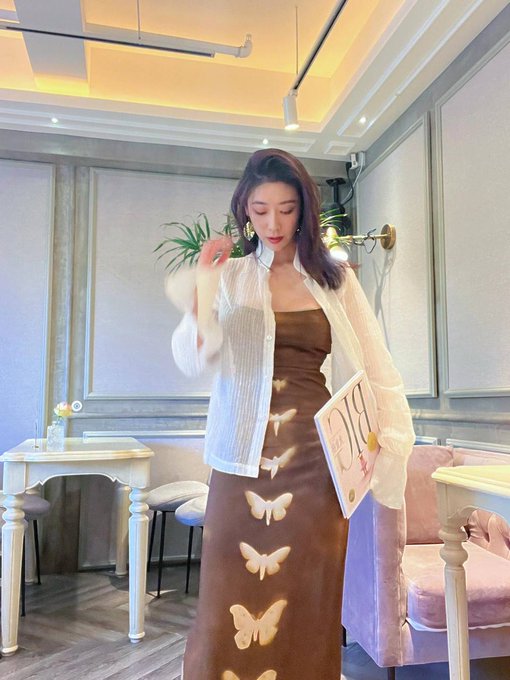 95年  古典舞老师，找刺激的，我不是收费女，工作因为不加微信，也没有门槛！     喜欢大叔类型和同龄左右，成熟稳重，距离近可线下唯一联系方式在我主页欢迎打扰！   （对年纪小的超级没有感觉）     本人电报：https://t.co/qaGMTxhdEA https://t.co/jdf8csDyj2