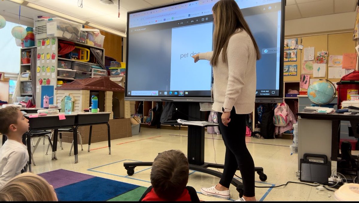 MrsPallone's tweet photo. Using a decodable text with Kindergarten.
✅Automatic letter/sounds
✅Proficient blending & segmenting
#tier1 #kindergarten #decodabletext
Check it out here:
https://t.co/Khbb1yee58 https://t.co/uKcCor2rTc