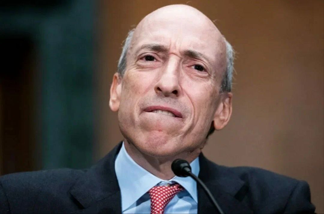 TNETFORU's tweet photo. Gary Gensler, przewodniczący amerykańskiej Komisji Papierów Wartościowych i Giełd (SEC), zasugerował, że może opuścić swoje stanowisko w SEC:

Pełna treść przemówienia na stronie SEC:

https://t.co/AhWi2Mx89Q

Tymczasem koalicja 18 stanów USA wniosła pozew przeciwko SEC i jej przewodniczącemu Gary’emu Genslerowi.

W pozwie SEC oskarżono o „rażące przekroczenie uprawnień rządowych” w działaniach regulacyjnych przeciwko rozwijającej się branży kryptowalut.

✍️ W takim tempie ICO mogą powrócić już w 2025 roku. Napiszcie w komentarzach, co o tym myślicie.