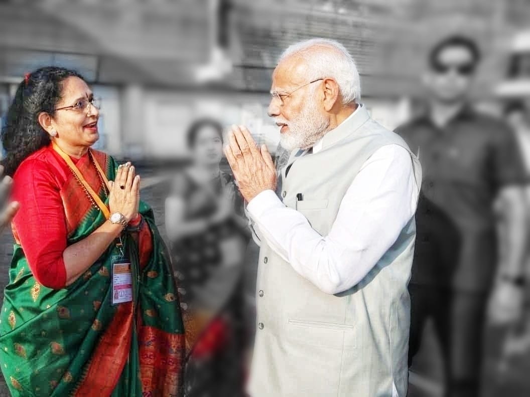chetanaupadhya2's tweet image. धन्यो अहम...दीर्घकालिन मम जीवनयात्राया: अद्यदिने ईश्वरद्वारा प्रदत्तःअवसर: । अविस्मरणीय दिवसोऽयं मद् जीवने आगत:। @narendramodi 🙏🥰