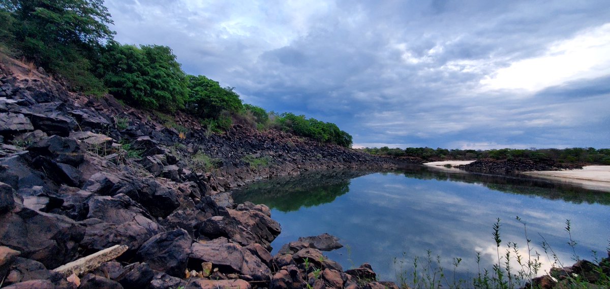 ChinyembaNancy's tweet photo. Good morning From Sioma, Western Province. 

#travelwesternzambia #travelbarotse #beautifuladventures #fypシviralシ2024 #livingstonezambia https://t.co/jW0kPPc3Rx