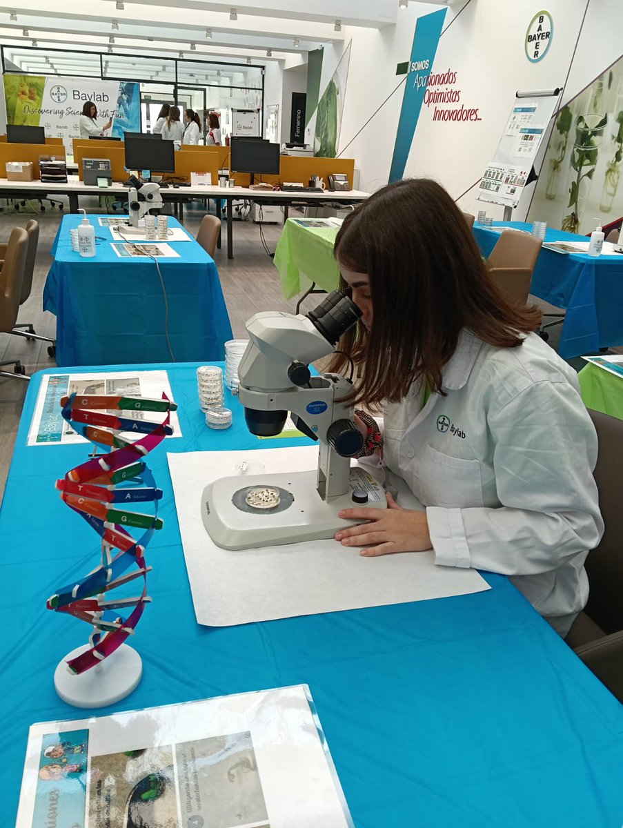 Bayer4CropsES's tweet photo. 🙌 ¡Damos la bienvenida a los alumnos de IES Sabinar en el #BayLab de hoy!
🔬 Los asistentes podrán conocer de primera mano las innovaciones e investigaciones que desarrolla Bayer para obtener más y mejores frutos, con mejor sabor y calidad.
¡Sigue atento a nuestras redes y no te pierdas nada! 👀