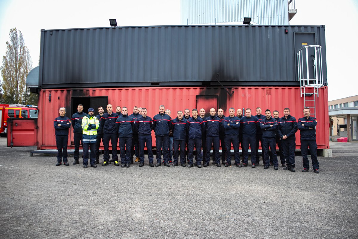 Mercredi 13 novembre, le SDIS 21 accueillait la 3ème réunion zonale des formateurs "Feux réels". 23 sapeurs-pompiers, de  14 SDIS de la zone est, étaient présents à Dijon pour une journée  d'échanges et de partages d'expérience. Objectif : uniformiser les pratiques !