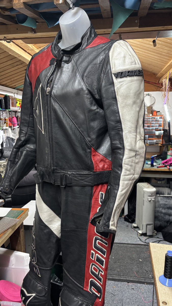 theneilwragg's tweet photo. A beloved fatherโs old motorcycle leathers. Now a backpack and a shoulder bag for his son and daughter. https://t.co/qlK34SCg1E #awardwinning #tv #bagmaker https://t.co/4QoKS6tOOH