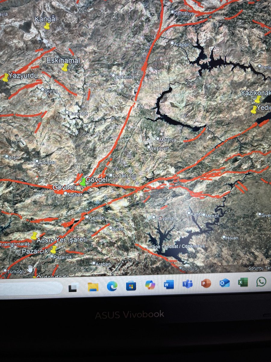 Gövdeli-Doğanşehir/Malatya’da 4,9 deprem; Çardak ile Malatya Faylarının kesim bölgesinde ve Malatya Fay zonuna daha yakın, Malatya Fayı yavaş bir fay. Yeterince bilinmiyor ve çalışılıyor. Büyük deprem üretme potansiyeli var. Maraş depremlerinden etkilenip stres yüklendiği kesin.