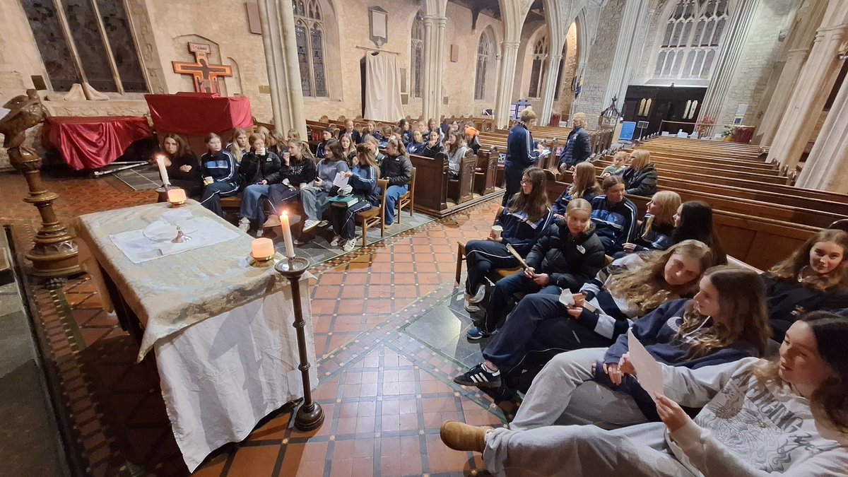 KSBChaplain's tweet photo. Delighted to run a house service for @KSBArionHouse yesterday evening! @KingsBruton #KSBChaplaincy #KSBBoarding #KSBCommunity https://t.co/GI0EeiFWJ6
