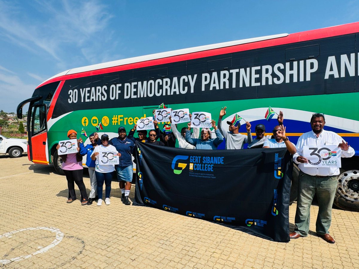 GovernmentZA's tweet image. #GovZAupdates| Today the Democracy bus begins its day at the Gert Sibande TVET College at the Sibanesetfu Campus in Dundold Mpumalanga where students and the community is being picked up for an information filled exhibition at the Dundonald Mall. #30YearsOfFreedom #SpotTheBus