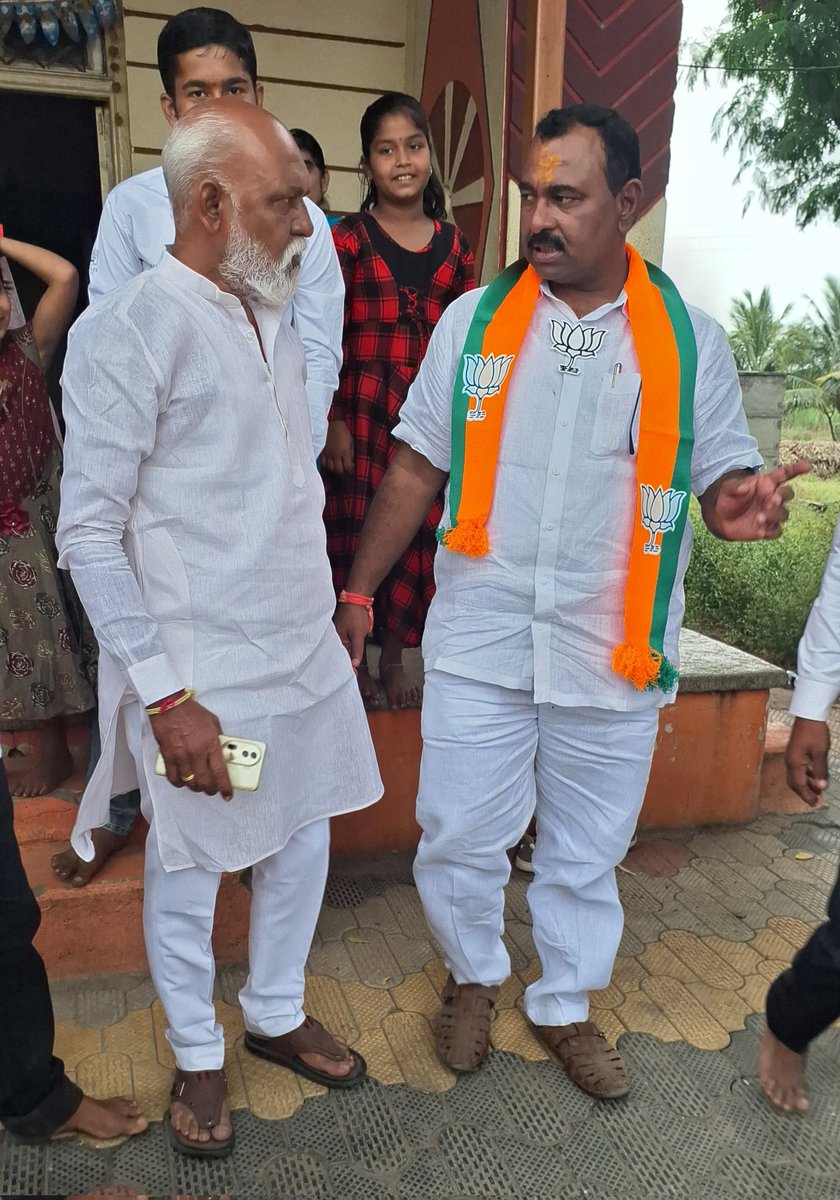 AppuMPattanshe1's tweet photo. ಮಹಾರಾಷ್ಟ್ರದ ವಿಧಾನಸಭೆ ಚುನಾವಣೆ ಅಂಗವಾಗಿ ಪಂಡರಾಪುರದ ವಿಧಾನಸಭೆ ಚುನಾವಣೆ ಅಂಗವಾಗಿ ಮಂಗಳವೇಡಾ ತಾಲ್ಲೂಕಿನ ಶಿವಣಗಿ, ಜಂಗಳಗಿ  ಹಾಗೂ ಕಾತ್ರಾಳ ಕರಜಳ ಗ್ರಾಮದದಲ್ಲಿ  ಬಿಜೆಪಿ ಅಭ್ಯರ್ಥಿಗಳಾದ ಶ್ರೀ ಸಮಾಧಾನ ಅವತಡೆ ಅವರು ಜೋತೆಯಲ್ಲಿ ಪ್ರಚಾರ ಸಭೆ ನಡೆಸಲಾಯಿತು. @BJP4India @narendramodi @AmitShah @Dev_Fadnavis https://t.co/79G6evxDMZ