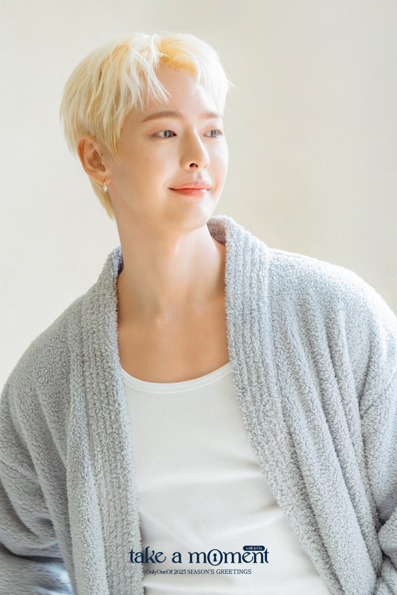 OnlyOneOf_twt's tweet photo. [#Teaser/📸]

OnlyOneOf (온리원오브) 2025 Season's Greetings 
'take a mOment'

#OnlyOneOf #온리원오브
#KB #규빈
#take_a_mOment #Seasons_Greetings https://t.co/KqLvgVFYt1