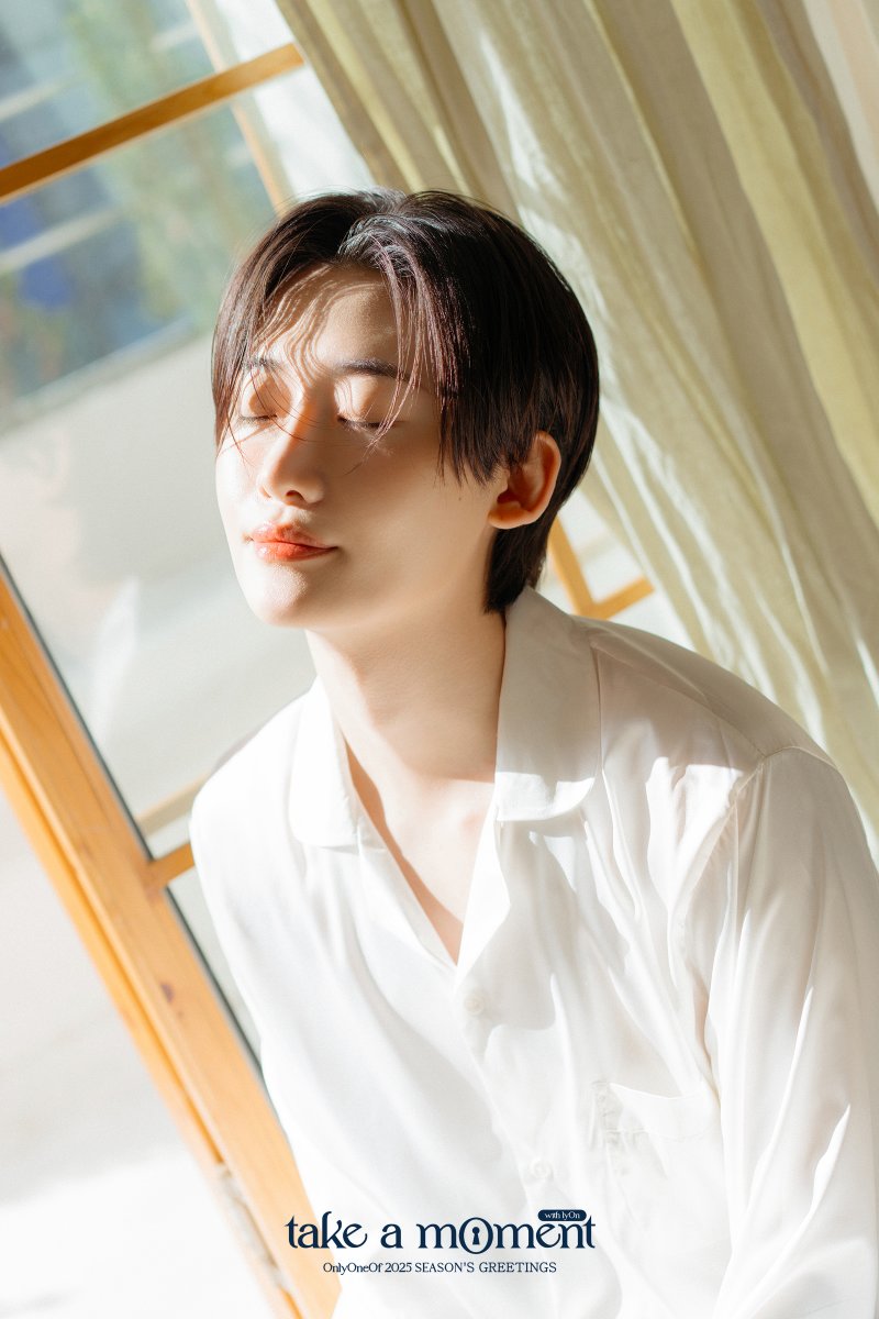 [#Teaser/📸]

OnlyOneOf (온리원오브) 2025 Season's Greetings 
'take a mOment'

#OnlyOneOf #온리원오브
#YooJung #유정
#take_a_mOment #Seasons_Greetings