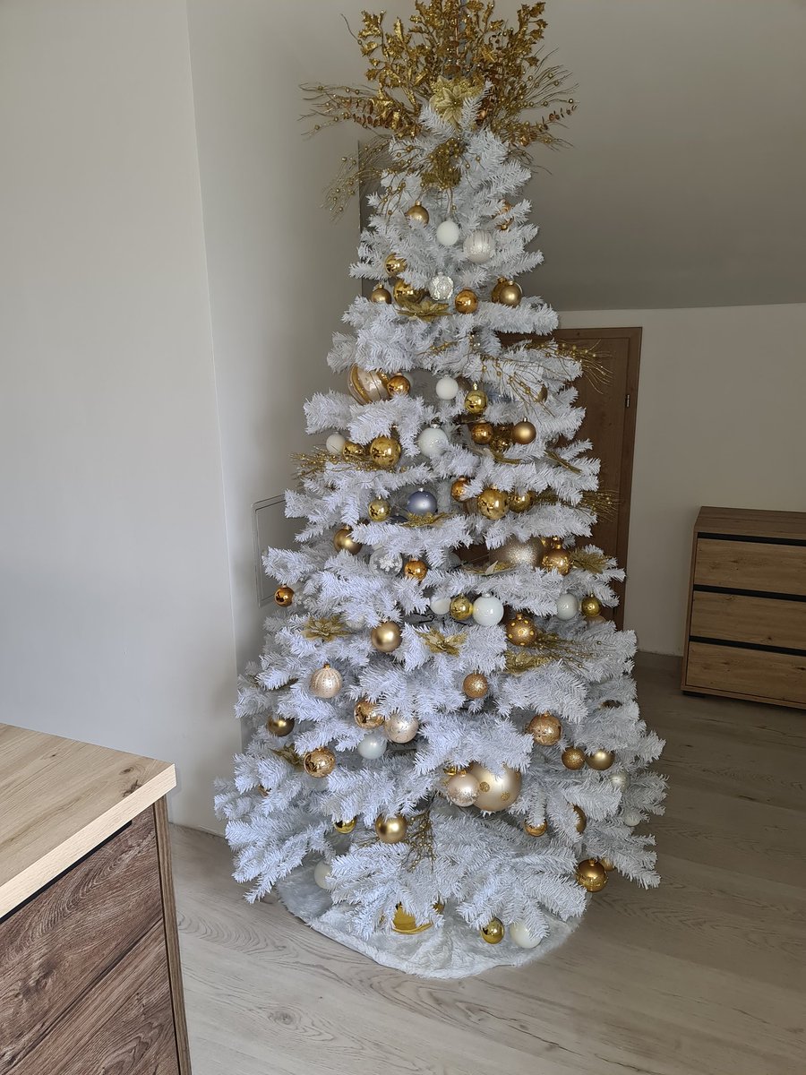 So my parents asked me if we could celebrate christmas at my place this year - naturally the only logical response was to set up the tree mid November, no?