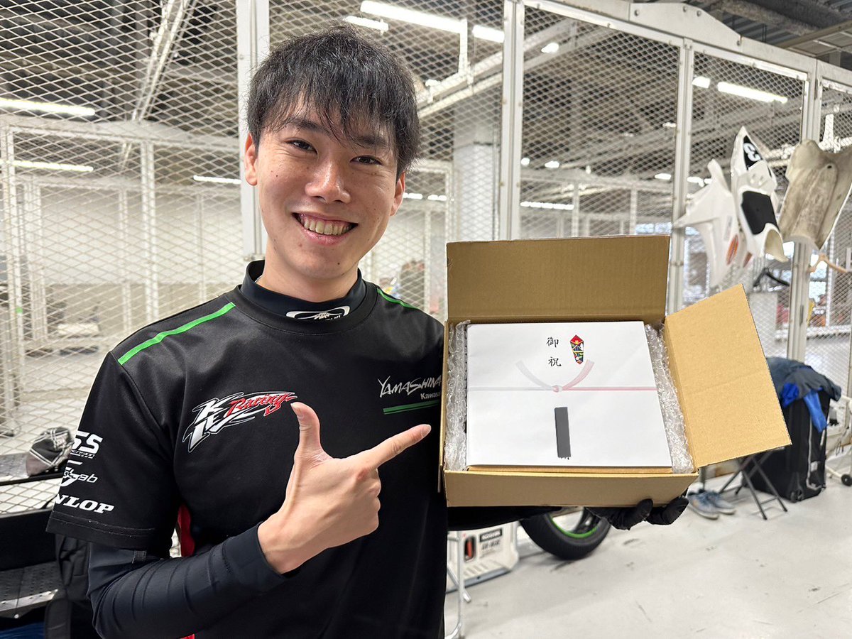本日からレースウィーク！🔥

しかし走行直前になって電装トラブルが起きてしまい今日は走れず…😢

しっかりと原因究明をして明日の予選は良いタイムを刻みたいと思います🙆✨

メカさんからお祝いにクラッチハウジングをいただきました。笑