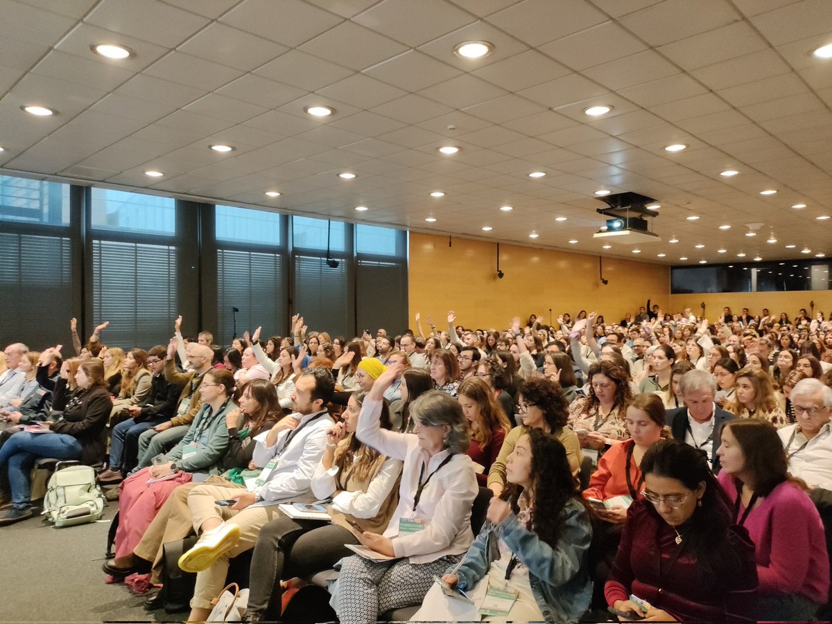 📌Ecografía multiórgano a través de un caso clínica

🟠David Teixidó Gimeno
🔵Lorena Díez García
🟠Xavier de Miguel Serra

Lorena Díaz expone el caso que se va a tratar y lanza preguntas a las personas asistentes y responden a mano alzada 

#BCNsemFYC