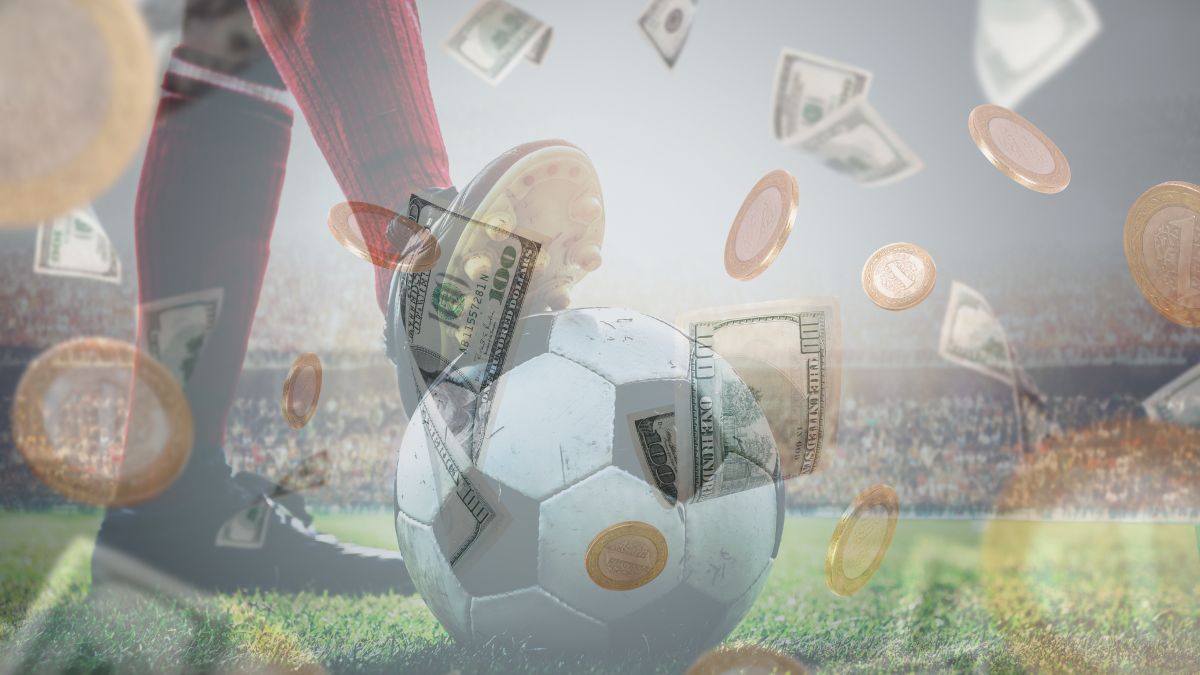 WiwinDetect's tweet photo. "L'intervention des fonds d'investissement 💰 dans le football français ⚽️ fait débat ! Le Sénat 🇫🇷 alerte sur une financiarisation excessive qui pourrait déséquilibrer le sport. Des réformes sont demandées pour mieux encadrer ces pratiques et protéger les clubs. 🏟️📉 #FootballFrançais #Investissement #RéformesSportives"