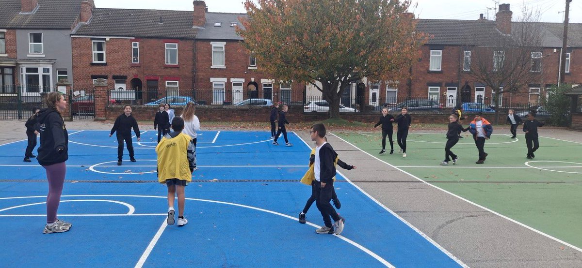 🏀 Y5 have been enjoying learning about the game of Korfball with the Sheffield University Korfball Team!

Read the full story 👇
buff.ly/3YP49dz