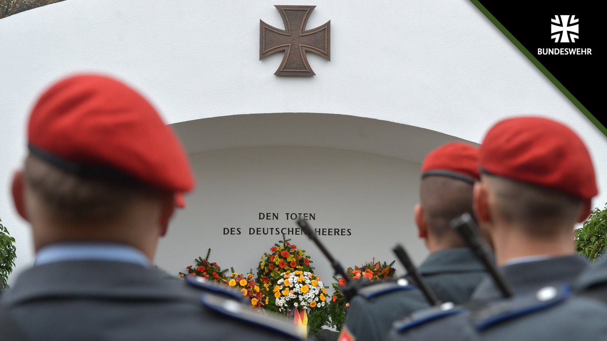 Inspekteur des Heeres (@inspekteur_heer) on Twitter photo Der #Volkstrauertag ist immer ein Tag des Innehalten. Wir gedenken der Opfer von Krieg und Gewalt. Wir trauern um die #Gefallenen und Angehörigen der Bundeswehr, die in Ausübung ihres Dienstes für unser Land ihr Leben verloren haben! 
#DasHeerVergisstNicht #RuhetInFrieden Der #Volkstrauertag ist immer ein Tag des Innehalten. Wir gedenken der Opfer von Krieg und Gewalt. Wir trauern um die #Gefallenen und Angehörigen der Bundeswehr, die in Ausübung ihres Dienstes für unser Land ihr Leben verloren haben! 
#DasHeerVergisstNicht #RuhetInFrieden