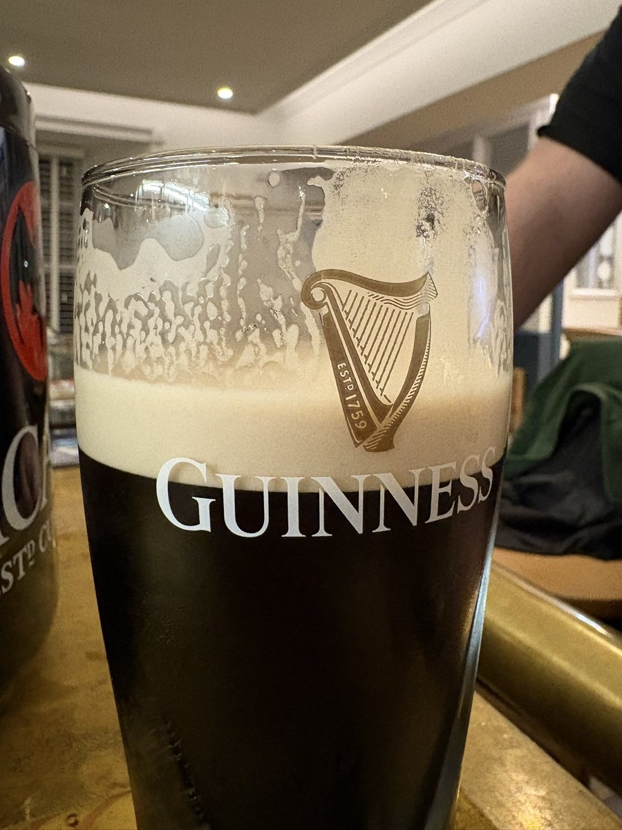 . <a href="/GuinnessGB/">Guinness GB</a> customer insists he split the G. I said no. Please be the deciding vote.