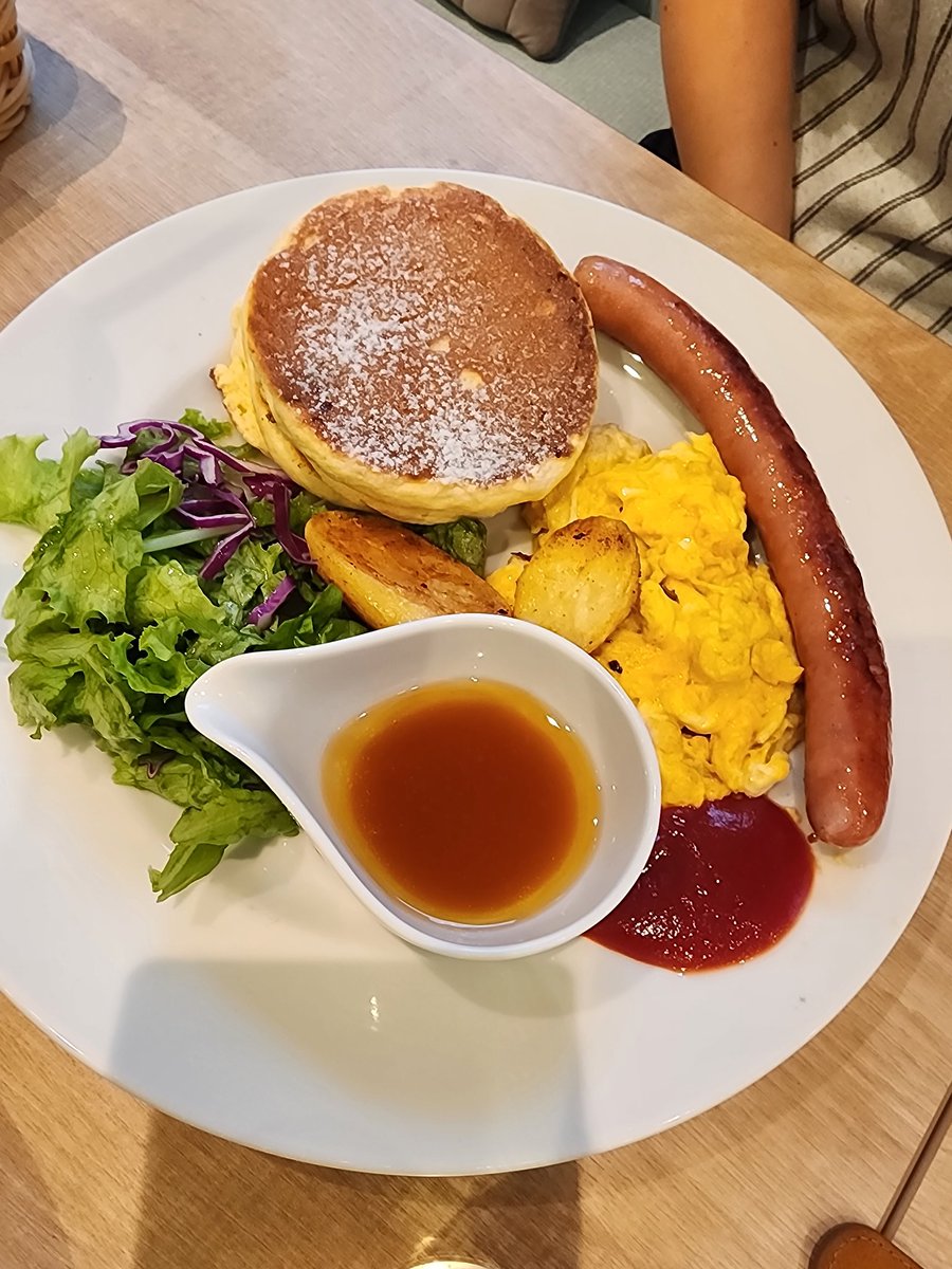 彼女と四条西木屋町下ルにある沖縄発のパンケーキカフェ #SeasideCafeHanon で遅めのランチ😋
パンケーキに塩味系がこんなに合うなんて❗しっかりランチでした❗
パンケーキの枚数を増やせるのも引かれたけど😅
#シーサイドカフェハノン
#S1000R
#BMW
#バイク乗りと繋がりたい
#バイク好きと繋がりたい