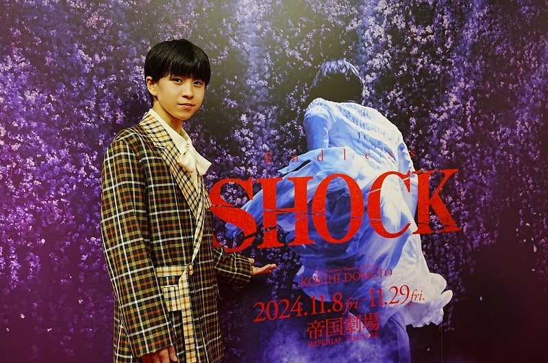 spice_stage's tweet photo. 『Endless SHOCK』初出演の松浦銀志が、日比谷シャンテで開催中の応援企画を訪問

#EndlessSHOCK #SHOCK
#松浦銀志
 https://t.co/iRkkvCsnw5 https://t.co/8F70xM7DCZ