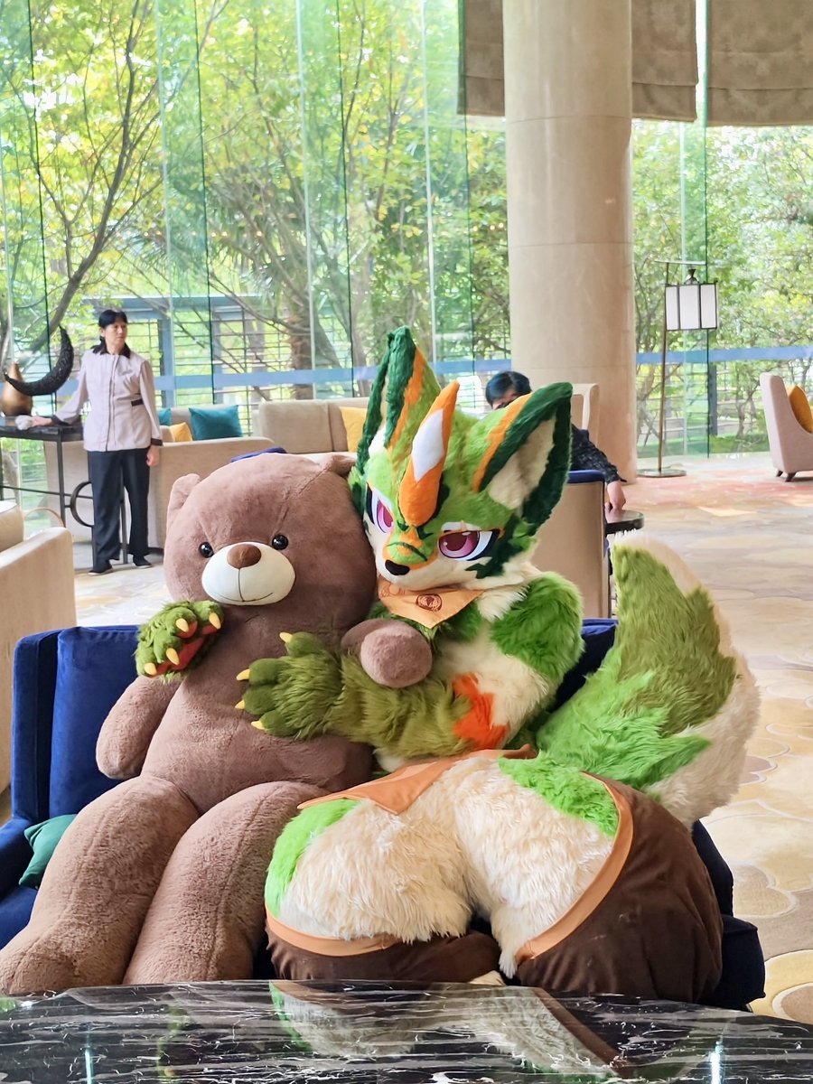 新鲜热乎的毛五，现拍现发😋

📷：千幻

#FursuitFriday #Fursuit #Furry #Furmony #鸿萌造物