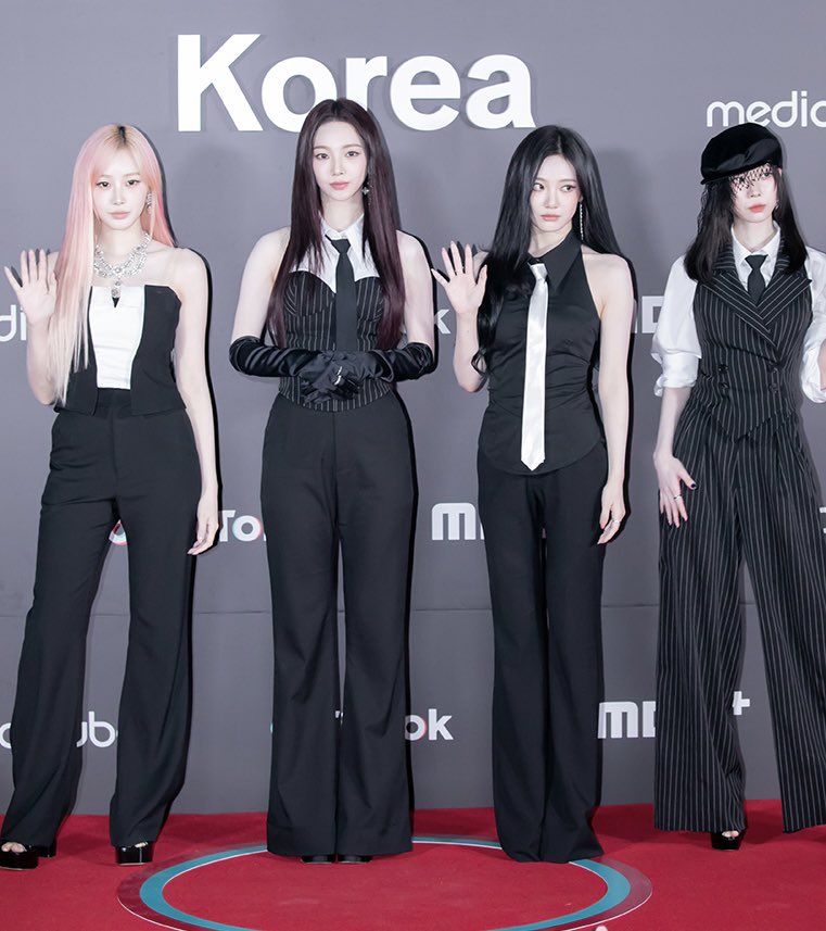 ujiminphoria's tweet photo. OMFG AESPA LOOKS SO GOOD?? https://t.co/diiiElDd8s
