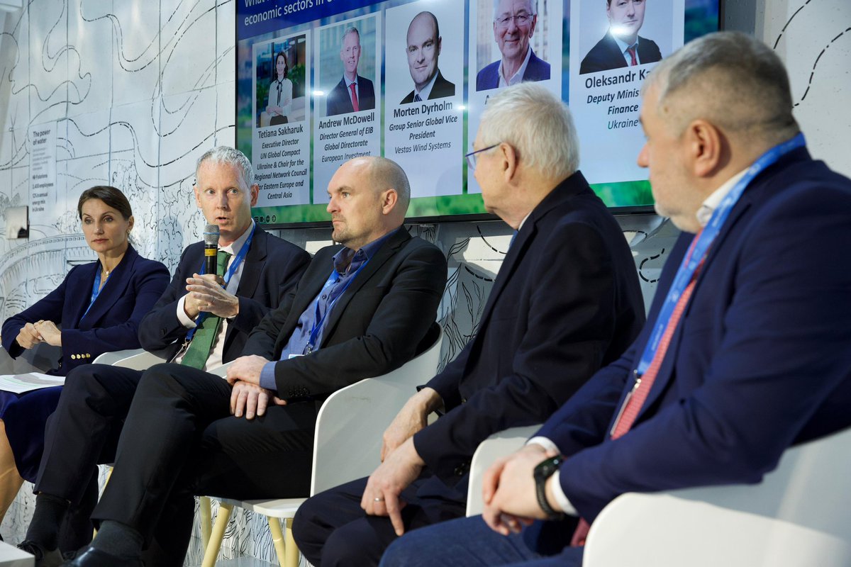 European Investment Bank (@eib) on Twitter photo Strong message of solidarity at #COP29, from European partners on financing #Ukraine’s green recovery & reconstruction. 
EIB's <a href="/AMcDowell/">Andrew McDowell</a> stresses:
🟢MDBs climate cooperation 
🟢Our commitment to boost capacity for private investment for clean energy with <a href="/EBRD/">The EBRD</a> & @EU_NEAR Strong message of solidarity at #COP29, from European partners on financing #Ukraine’s green recovery & reconstruction. 
EIB's <a href="/AMcDowell/">Andrew McDowell</a> stresses:
🟢MDBs climate cooperation 
🟢Our commitment to boost capacity for private investment for clean energy with <a href="/EBRD/">The EBRD</a> & @EU_NEAR