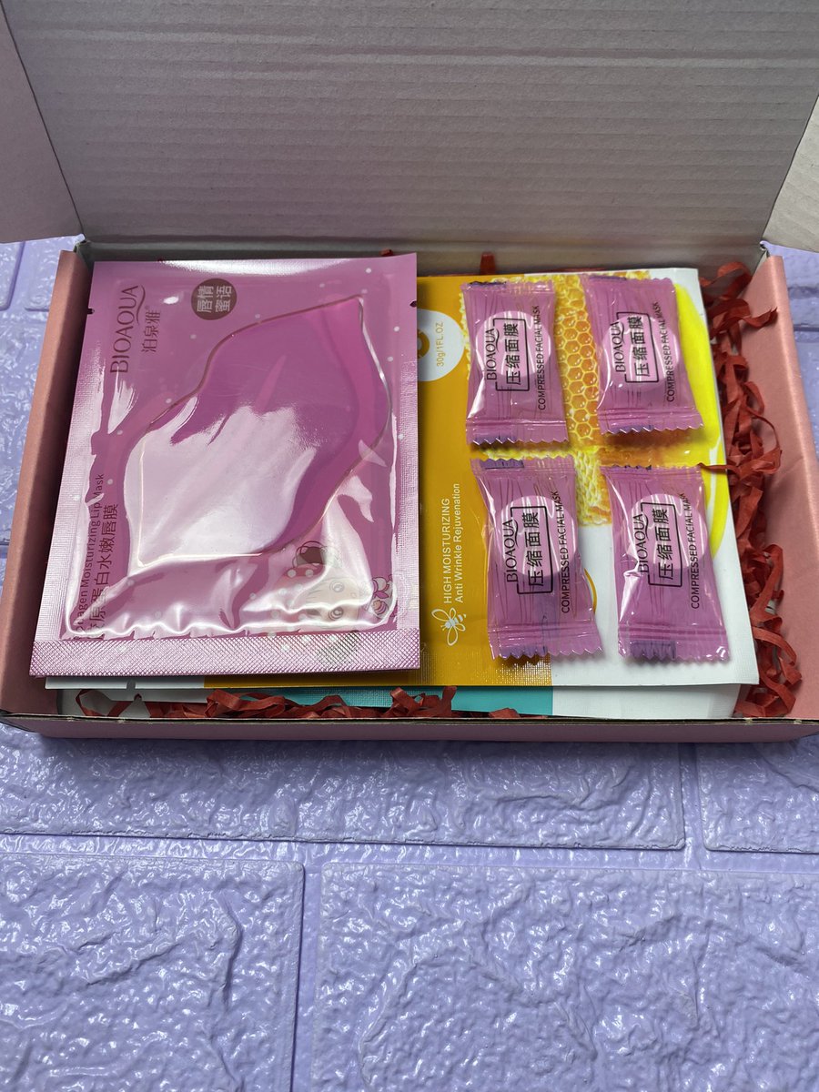 sisiolojuede1's tweet photo. You can’t pour from an empty cup. Take a moment to relax and pamper yourself today. Our self-care kits make it easy! We can always curate boxes for you according to your budget. Send that Dm today .
#glowandgo #selfcareboxes https://t.co/pgBDfflZGv