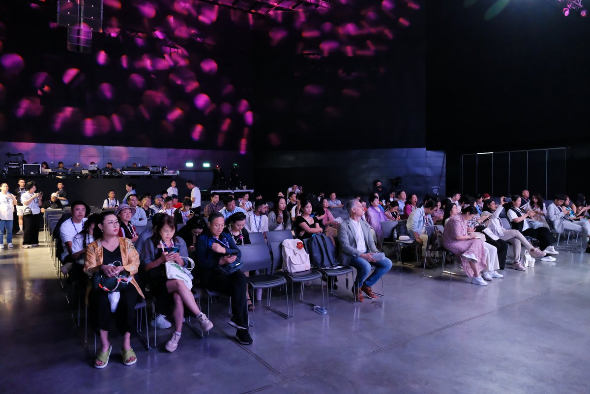 MemeProf tweet media