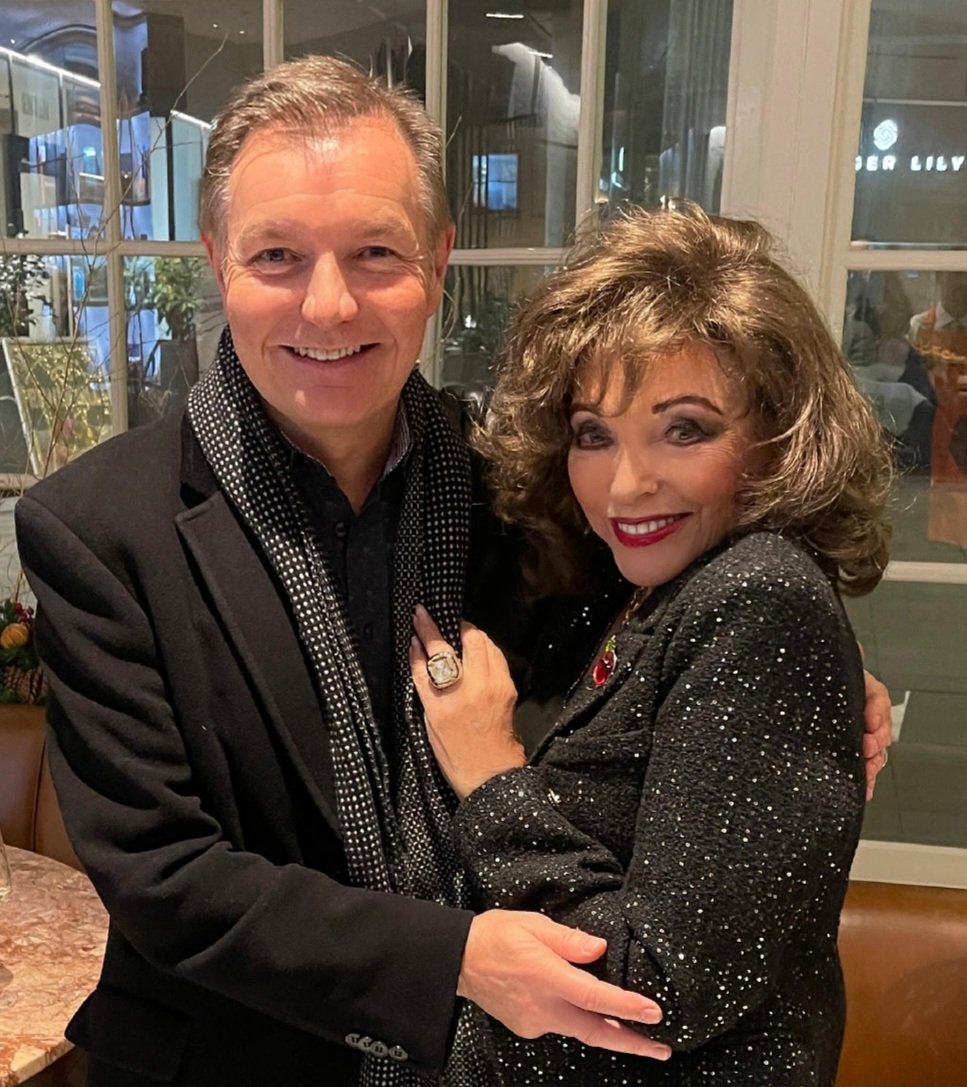 LangfordBarry's tweet image. A magical evening of #Hollywood glamour in the City of London last night as @Joancollinsdbe turned on the #Christmas lights.
#Dynasty #style #icon