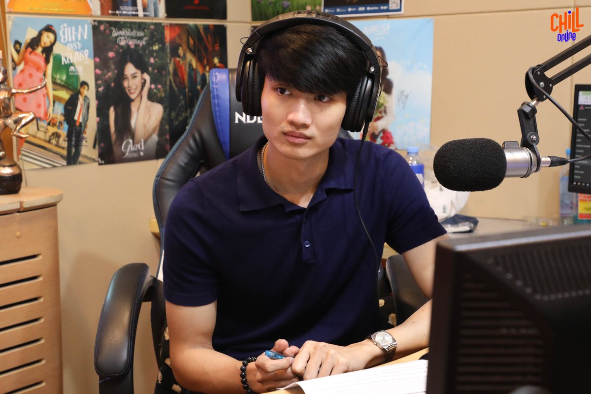 chillonofficial's tweet photo. เรื่องแบบนี้ถือว่าเป็นประสบการณ์ กับการที่เรารู้สึกว่า #ชอบจังเลยคนใจร้าย ซิงเกิลใหม่จาก #CEKKI เธอแบดอค่ไหน ฉันก็ยังชอบ
.
“ชอบจังเลยคนใจร้าย (f***boi)” เป็นเพลงที่พูดแทนใจสาว ๆ ที่มีอาการเสพย์ติดการชอบผู้ชาย “ทรงแบด” แบบโงหัวไม่ขึ้น รู้ทั้งรู้ว่าเขาเจ้าชู้ เขามีผู้หญิงอื่นรายล้อมเยอะและเขาก็จะทำให้เราเสียใจในวันหนึ่ง แต่มันก็ห้ามอาการหรือความชอบแบบนี้ไม่ได้อยู่ดี เพราะผู้ชายแบดบอยมักจะทำให้อะดรีนาลีนเราสูบฉีด อยู่ด้วยแล้วไม่น่าเบื่อ และเมื่ออยู่ด้วยจะมีเรื่องน่าตื่นเต้นเกิดขึ้นเสมอ
.
โดยเพลงยังเล่าอีกว่าคนที่มีอาการนี้มักจะเป็นไทป์ที่ “เจ็บแล้วไม่รู้จักจำ” ไม่ว่าจะโดนทำร้ายกี่ครั้งก็ยังคิดถึงแต่เขา หรือเมื่อจะคบคนใหม่ ก็ยังจะเลือกแต่คนทรงนี้อีกตลอด
.
ในภาคดนตรี เพลงนี้ถือว่ามีการอะเรนจ์ที่น่าสนใจเป็นอย่างมาก เพราะได้มีการผสมผสานความป๊อป
ละติน อิเล็กทรอนิก โดยทั้งหมดจะอยู่บนบีทของเพลงแนว reggaeton แนวดนตรีที่โด่งดังจากประเทศปานามา ที่เมื่อได้ฟังแล้วร่างกายพร้อมจะขยับตามบีททันที บวกกับเนื้อหาที่โดนใจ และเสียงร้องที่มีสไตล์ชัดเจนของ CEKKI
.
ฟังสัมภาษณ์สด ๆ ย้อนหลังได้ที่ : https://t.co/8mNIeoJjXU
.
สามารถเข้าไปชมมิวสิกวิดีโอเพลง ชอบจังเลยคนใจร้าย (f***boi) จาก CEKKI หรือขอเพลงกันเข้ามาที่ Chill Online ได้เลย
.
Official MV : https://t.co/7itB1gWbeU
.
#ChillOnline #WorkingChillingShopping
#ชอบจังเลยคนใจร้าย
#CEKKI
#CEKKIชอบจังเลยคนใจร้ายxChillOnline