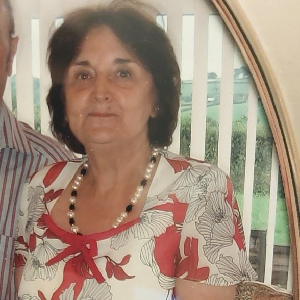 TrueCrimeUpdat's tweet image. #MISSINGPERSON UK  - Brenda Ayer, 81

LAST SEEN: 12.00pm Sunday 10th November at #Langtree #Torrington

APPEARANCE: White, 5&apos;7&quot;, medium build, dyed black hair

LAST SEEN WEARING: red jumper, red trousers, no coat

🙏#Missing
Please share to raise awareness
Please send message via…