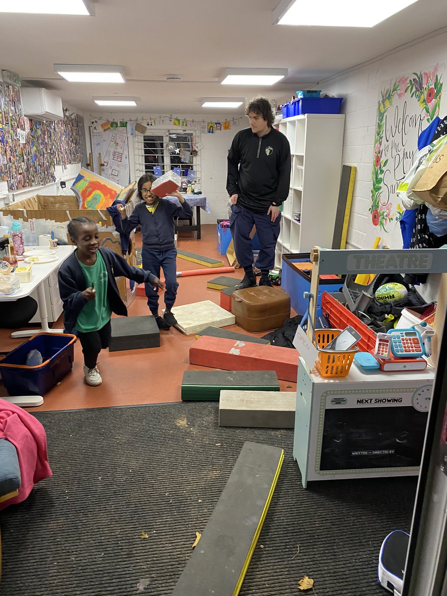 Play_Glos's tweet image. The first dark session for our Thursday #Play2Nurture group under a full moon 🌕 

It was a high octane two hours with lots of #activeplay, dancing, obstacle courses, sand, water and slime making.

@TNLComFund #TimeToBe #ChildLedPlay